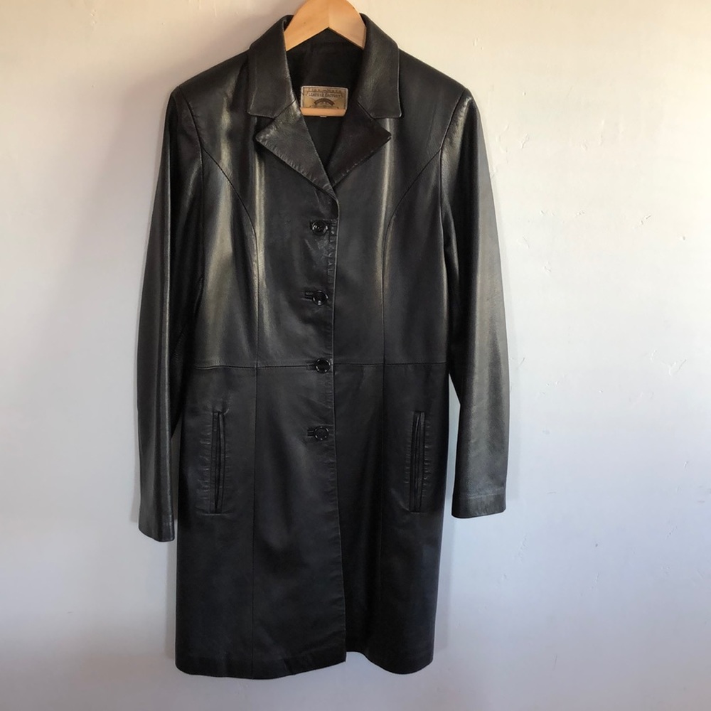 Leather coat.  Black. Size M